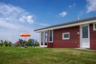Das Gebäude in dem sich das Ferienhaus befindet