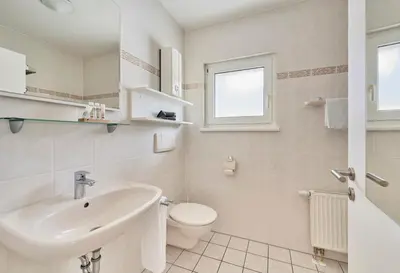 Ein Badezimmer in der Unterkunft Haus Pamir - Fewo 24