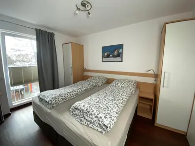 Ein Bett oder Betten in einem Zimmer der Unterkunft Ferienwohnungen Residenz Hohe Lith - Duhnen