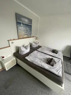 Ein Bett oder Betten in einem Zimmer der Unterkunft Hotel garni Seeluft Büsum