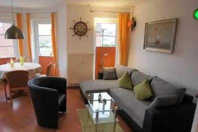 Ein Sitzbereich in der Unterkunft Haus Elbe 1 Wohnung 18