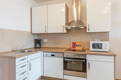 Küche/Küchenzeile in der Unterkunft Residenz am Yachthafen Wohnung 5