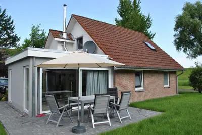 Das Gebäude in dem sich das Ferienhaus befindet