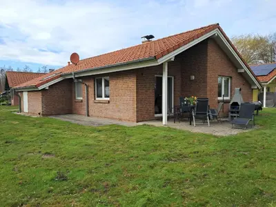Das Gebäude in dem sich das Ferienhaus befindet
