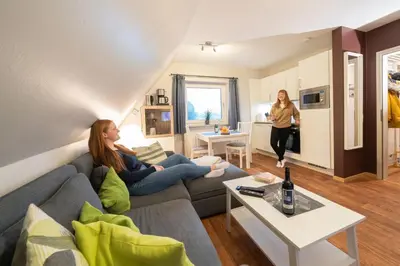 Ein Sitzbereich in der Unterkunft Ferienwohnung Kiebitz III