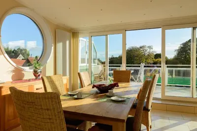 Ein Balkon oder eine Terrasse in der Unterkunft Penthouse Medemspeicher