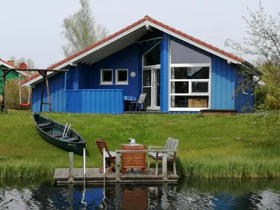 Blick auf einen Fluss in der Nähe des Ferienhauses