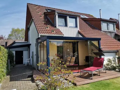 Das Gebäude in dem sich das Ferienhaus befindet