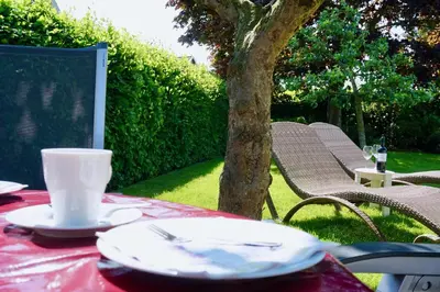 Ein Garten an der Unterkunft Ferienwohnung Wattfischer