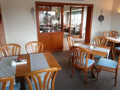 Ein Restaurant oder anderes Speiselokal in der Unterkunft Hotel das Möwenstübchen