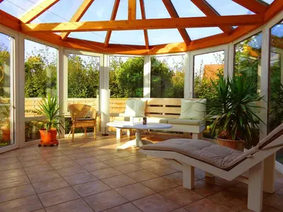 Ein Garten an der Unterkunft Rauszeit-Balje