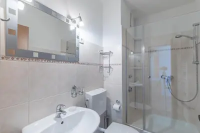 Ein Badezimmer in der Unterkunft Am Sahlenburger Strand Wohnung 8