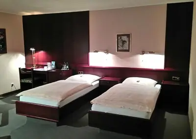 Ein Bett oder Betten in einem Zimmer der Unterkunft Hotel am Hasengarten
