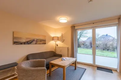 Ein Sitzbereich in der Unterkunft Haus Stranddüne Wohnung 11