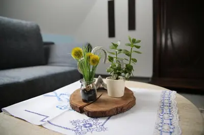Ein Sitzbereich in der Unterkunft Ferienwohnung am Schwarzen Wehl