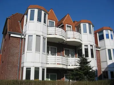 Das Gebäude in dem sich das Ferienhaus befindet