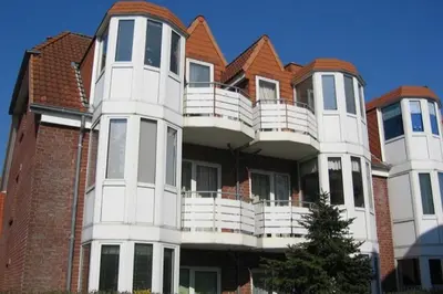 Das Gebäude in dem sich das Ferienhaus befindet