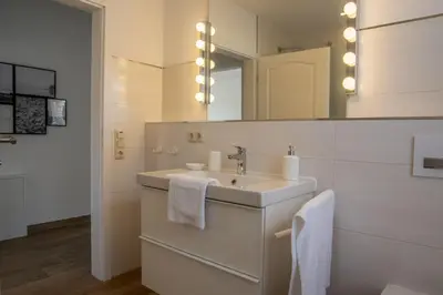 Ein Badezimmer in der Unterkunft Cuxhavener Straße 5/4