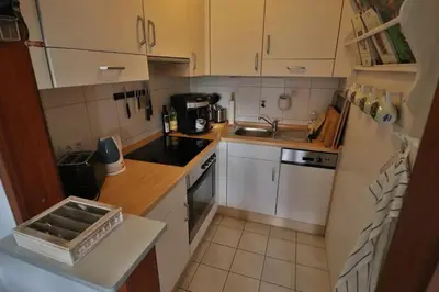 Küche/Küchenzeile in der Unterkunft Freundliche Ferienwohnung direkt hinter dem Deich