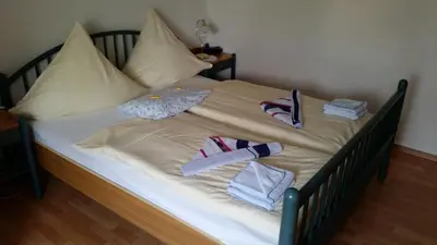 Ein Bett oder Betten in einem Zimmer der Unterkunft Strandhaus am Kurpark