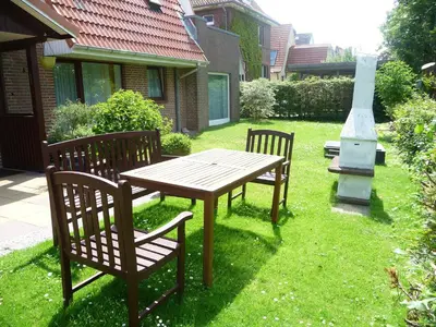 Ein Garten an der Unterkunft Strandhaus am Kurpark
