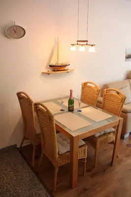 Ein Sitzbereich in der Unterkunft Maritime Ferienwohnung in Strandnähe
