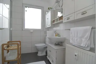 Ein Badezimmer in der Unterkunft Kleine Ferienwohnung Bederkesa
