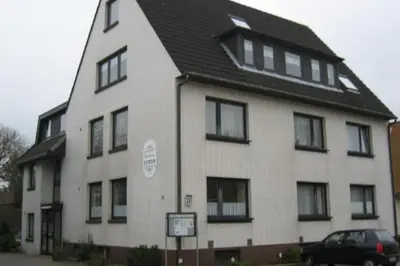 Das Gebäude in dem sich das Ferienhaus befindet