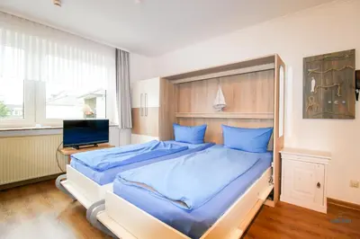 Ein Bett oder Betten in einem Zimmer der Unterkunft Strand und zentrumsnahe Ferienwohnung für bis zu 2 Personen in Döse