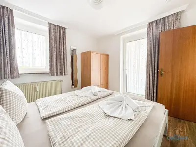 Ein Bett oder Betten in einem Zimmer der Unterkunft Auszeit im Haus Elbe Whg.6 in mitten von Döse, 800m bis zum Strand