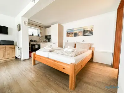 Ein Bett oder Betten in einem Zimmer der Unterkunft Gemütliche Souterrain Wohnung in zentraler Lage von Duhnen