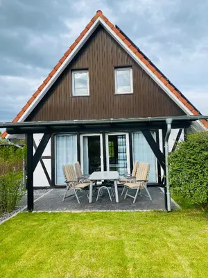 Das Gebäude in dem sich das Ferienhaus befindet