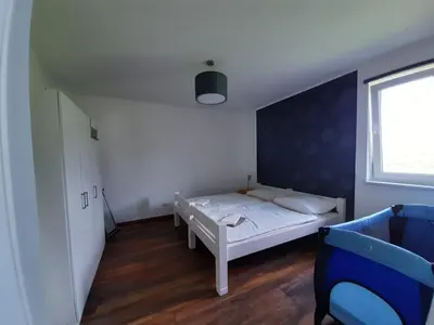 Ein Bett oder Betten in einem Zimmer der Unterkunft Ferienhaus Malte Büsch