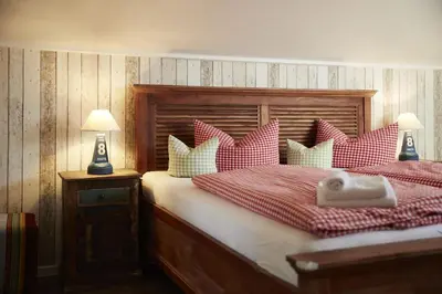 Ein Bett oder Betten in einem Zimmer der Unterkunft Bernstein-Hotel Bootshaus