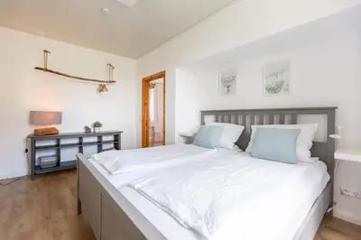 Ein Bett oder Betten in einem Zimmer der Unterkunft Nordseehof Brömmer