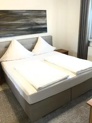 Ein Bett oder Betten in einem Zimmer der Unterkunft Lüttje Huus Frieda mit Strandkorb am Strand von Mai bis September