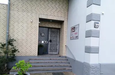 Eine Fassade oder ein Eingang zu Steinmarner Bude 2