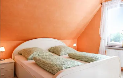 Ein Bett oder Betten in einem Zimmer der Unterkunft Cozy Apartment In Wurster Nordseeküste