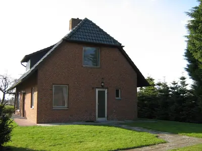 Das Gebäude in dem sich das Ferienhaus befindet