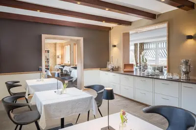 Ein Restaurant oder anderes Speiselokal in der Unterkunft Akzent Hotel Dorn