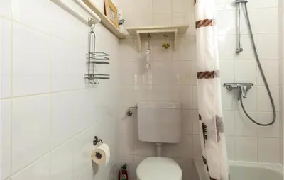 Ein Badezimmer in der Unterkunft Beautiful Apartment In Friedrichskoog