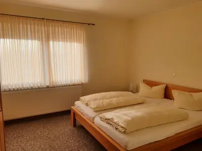 Ein Bett oder Betten in einem Zimmer der Unterkunft Landhaus Braband Ferienwohnungen - Cuxhavener Straße 96