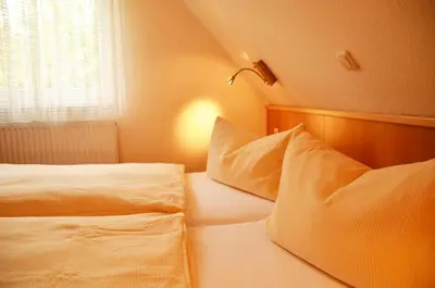 Ein Bett oder Betten in einem Zimmer der Unterkunft Landhaus Braband Ferienhaus - Rugenbargsweg 23