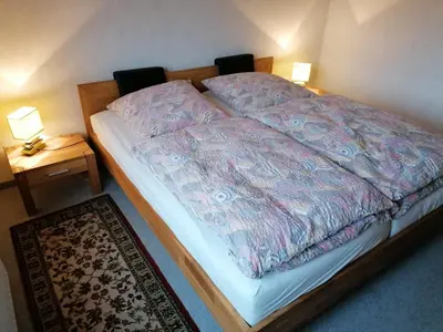 Ein Bett oder Betten in einem Zimmer der Unterkunft Ferienwohnung Wiesenweg