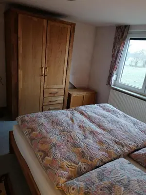 Ein Bett oder Betten in einem Zimmer der Unterkunft Ferienwohnung Wiesenweg