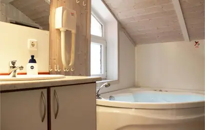 Ein Badezimmer in der Unterkunft Cozy Home In Otterndorf With Sauna