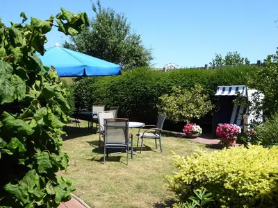 Ein Garten an der Unterkunft Seehotel Neue Liebe