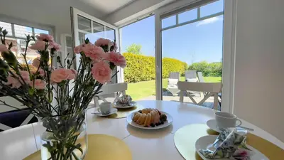 Ein Garten an der Unterkunft Haus Eversand 2