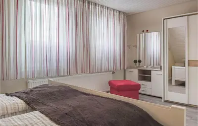 Ein Bett oder Betten in einem Zimmer der Unterkunft Lovely Home In Wurster Nordseeküste