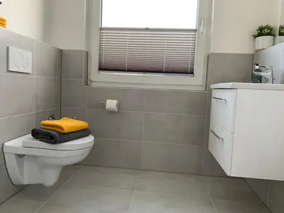 Ein Badezimmer in der Unterkunft FEDDERSEN LIVING Moderne Ferienwohnungen - Gemütlich - Netflix - Voll ausgestattet - Waschmaschine - zentral gelegen